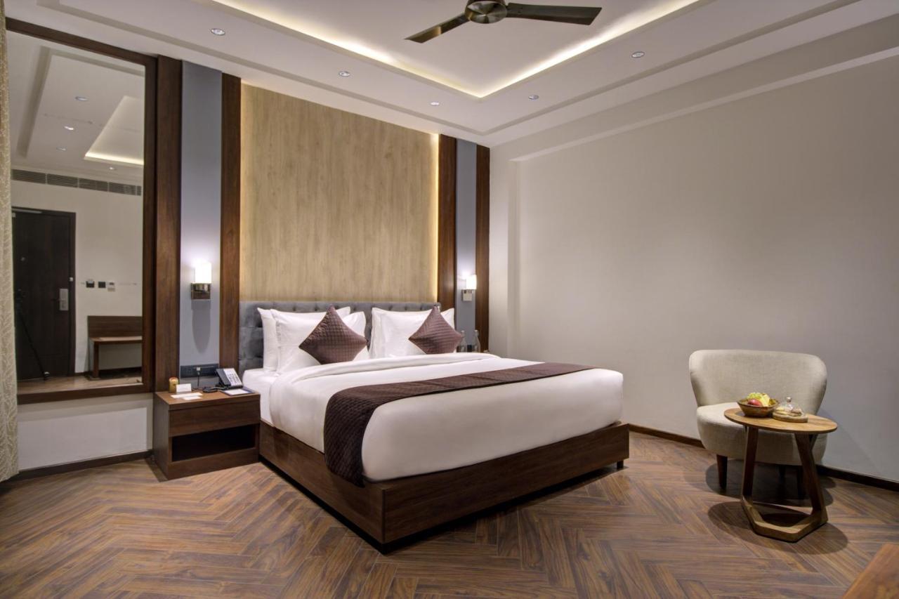 Cygnett Collection K K Hotel Faizābād Exteriör bild