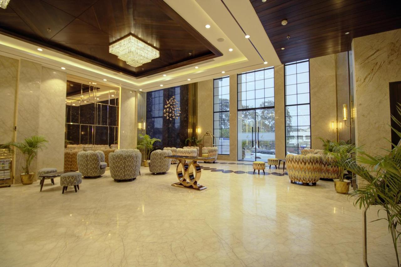 Cygnett Collection K K Hotel Faizābād Exteriör bild